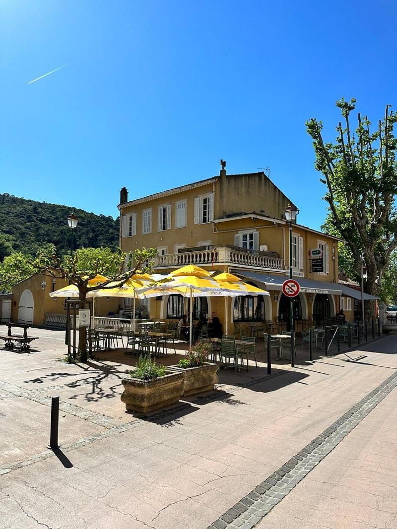 Hotel De La Loube La Roquebrussanne 외부 사진