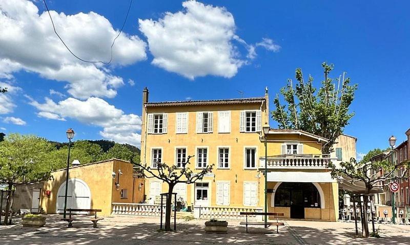 Hotel De La Loube La Roquebrussanne 외부 사진