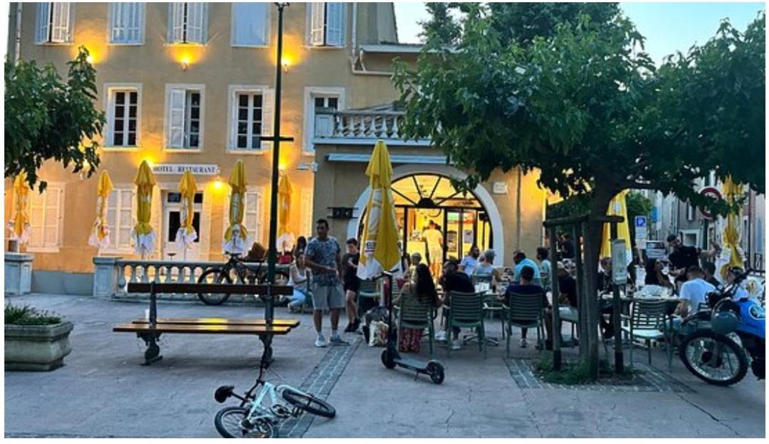 Hotel De La Loube La Roquebrussanne 외부 사진